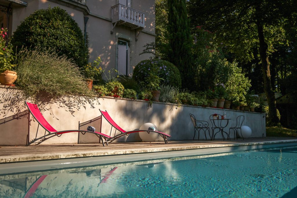 Venez vous reposer et profiter du soleil autour de la piscine du gite du Clos d'Abrigeon