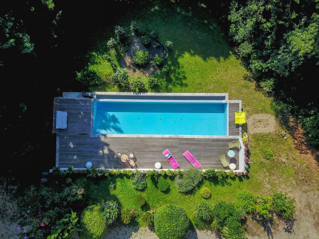Vue aérienne de la piscine du gite 5*